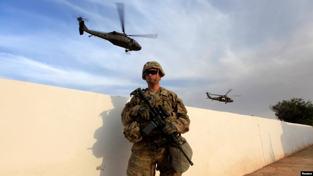 A U.S. Army soldier stands with his weapon at a military base in the Makhmour area near Mosul during an operation to attack Islamic State militants in Mosul, Iraq, Oct. 18, 2016.