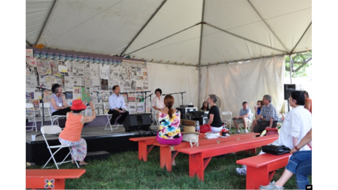 The 2010 Folklife Festival Talkspeak tent
