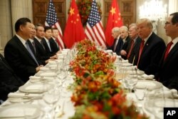 美國總統特朗普與中國國家主席習近平2018年12月1日在布宜諾斯艾利斯共進晚餐。