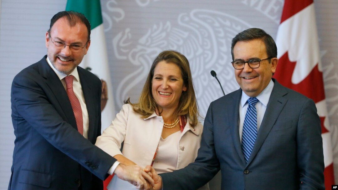Mexico's Foreign Minister Luis Videgaray, from left, Canada's Foreign Affairs Minister Chrystia Freeland and Mexico's Secretary of Economy Ildefonso Guajardo pose for a photo during a joint news conference about ongoing renegotiations of the North American Free Trade Act, July 25, 2018.
