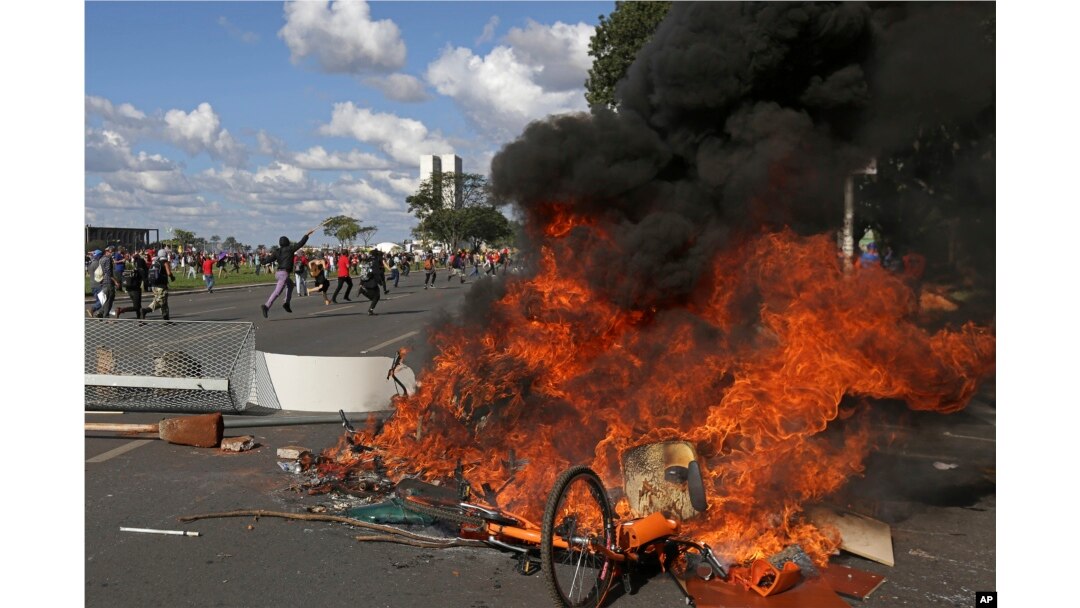 Demonstrators create a flaming barricade with chairs taken from the Ministry of Agriculture during an anti-government protest in Brasilia, Brazil, May 24, 2017.