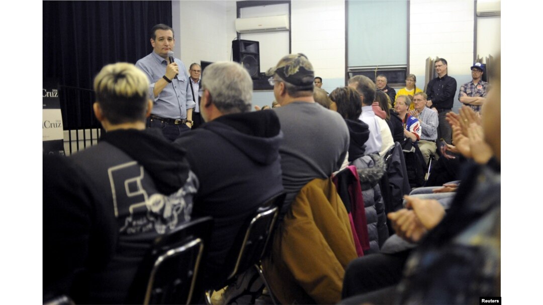 U.S. Republican presidential candidate Ted Cruz speaks at the Goldfield Old Schoolhouse in Goldfield, Iowa, Jan. 7, 2016.