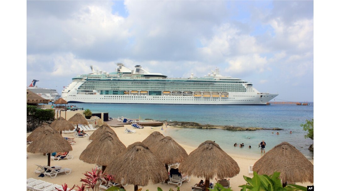 The cruise ship Brilliance of the Seas is docked in the waters of Cozumel, Mexico, March 19, 2016. The U.S. Coast Guard said the ship picked up 18 Cuban migrants near Marco Island, Florida.