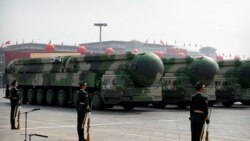 2019年10月1日，在北京举行的纪念中华人民共和国成立70周年的阅兵式上，运载东风-41弹道导弹的汽车驶过天安门广场。