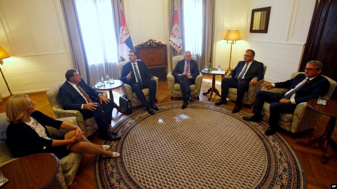 Predsednik Srbije Tomislav Nikolić i premijer Aleksandar Vučić sa liderima iz Republike Srpske