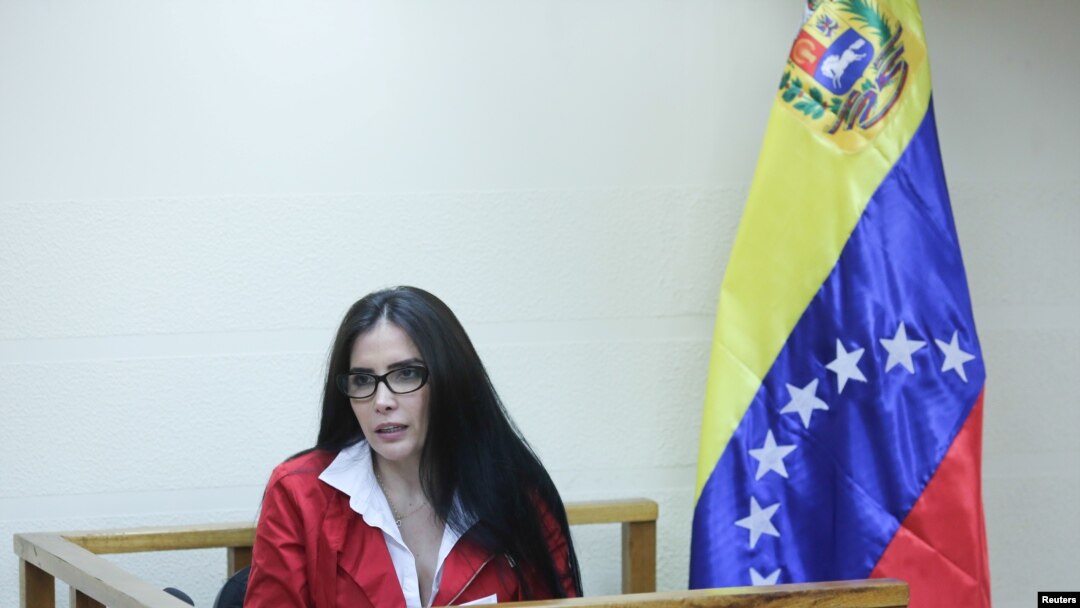 La exsenadora de Colombia, Aida Merlano, habla durante una audiencia en un tribunal en Caracas, Venezuela, el 6 de febrero de 2020.