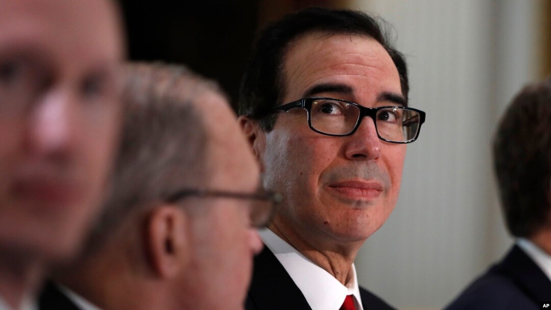El secretario del Tesoro de EE.UU., Steve Mnuchin, asiste a una reunión con funcionarios estadounidenses y chinos en Washington el jueves, 21 de febrero de 2019.