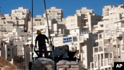 پلیس اسرائیل حمله شامگاه چهارشنبه را عملیاتی تروریستی نامید.
