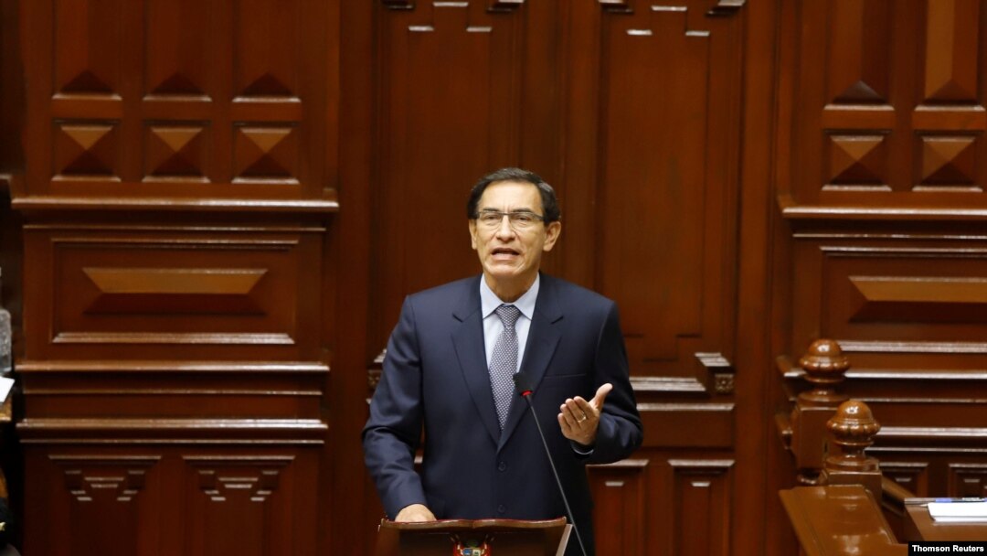 El presidente peruano, Martín Vizcarra, compareció ante el Congreso para defenderse en el juicio político en su contra el 9 de noviembre de 2020.. 