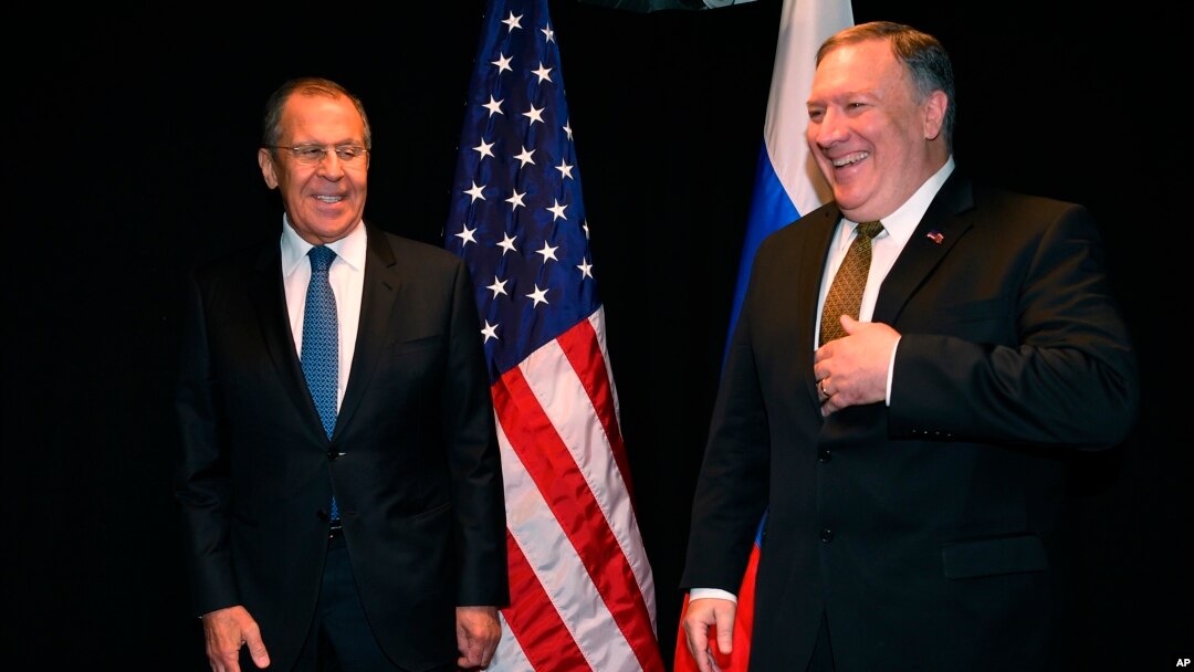 El canciller ruso, Sergei Lavrov, (izquierda) y el secretario de Estado de EE.UU., Mike Pompeo, hablarán sobre control de armas en Washington el martes, 10 de diciembre de 2019.