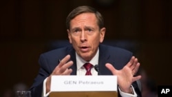El ex director de la CIA, David Petraeus, testificó en el Congreso el martes 22 de septiembre y ofreció disculpas por el escándalo que llevó a su renuncia.