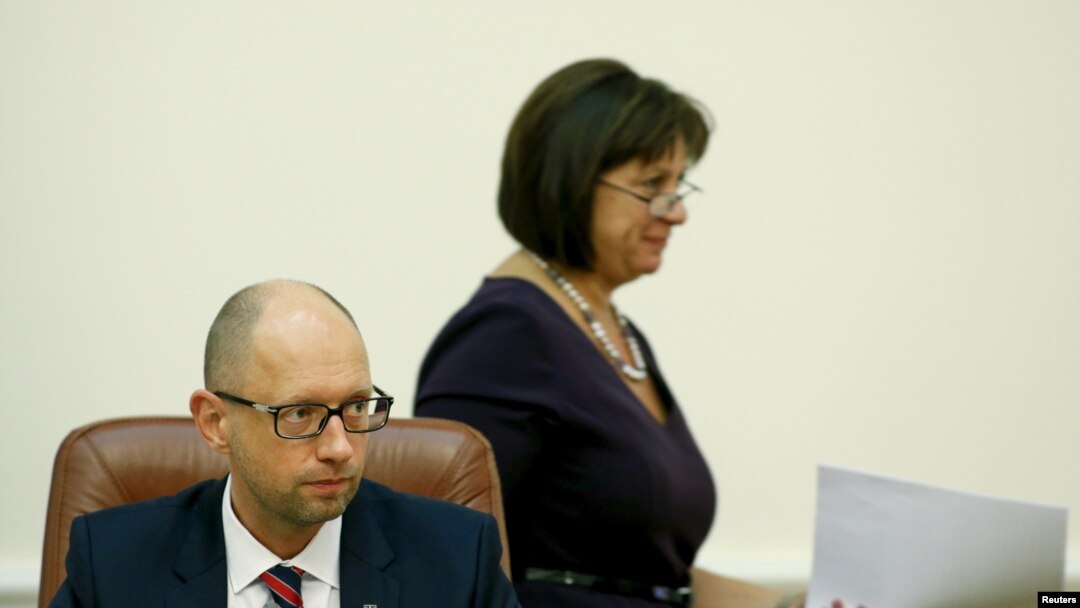 FILE - Ukrainian Finance Minister Natalia Yaresko (R) walks past Prime Minister Arseny Yatseniuk during a government meeting in Kyiv.