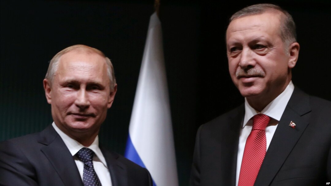Rossiya Prezidenti Vladimir Putin (chapda) Turkiya rahbari Toyib Erdog'an bilan, 1-dekabr, Anqara, Turkiya