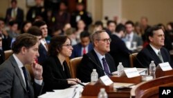 Cuatro expertos en Derecho Constitucional testificaron sobre las evidencias obtenidas hasta ahora en la investigación del presidente Trump. Tres dijeron que hay "abundante" eviencia, un cuarto dijo que el informe es "chapucero y prematuro". AP Photo/Andrew Harnik