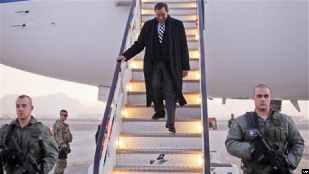 AQSh mudofaa vaziri Leon Panetta Kobulda