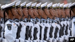 资料照：中国海军士兵列队参加中共建政70周年阅兵仪式。（2019年10月1日）