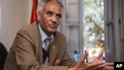 ፋይል ፎቶ - የመድረክ ሊቀመምበር በየነ ጴጥሮስ 