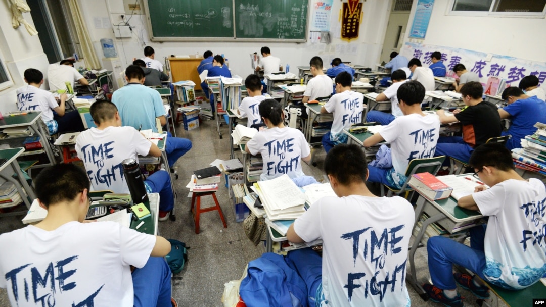 2018年5月23日，中國河北省邯鄲的高中應屆畢業生在年度“高考”前複習功課。