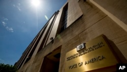 ARCHIVO - El edificio Voice of America en Washington, 15 de junio de 2020.