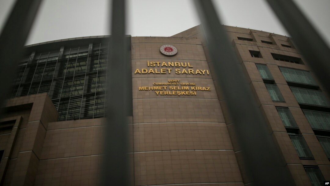 Tutuklanan dokuz kişi dün Şişhane Meydanı’nda düzenlenmek istenen basın açıklamasına katılmıştı. 