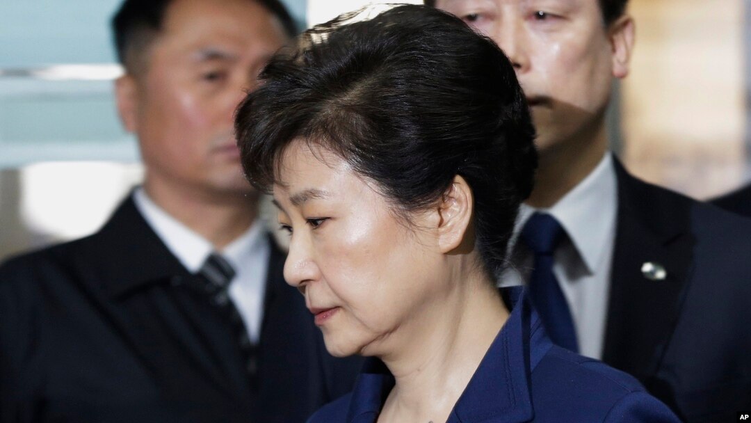 Ousted South Korean President Park Geun-hye arrives at the Seoul Central District Court for a hearing on a prosecutors' request for her arrest for corruption, in Seoul, South Korea, March 30, 2017.