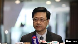 时任香港保安局局长的李家超2019年10月23日在立法会宣布撤回引发大规模抗议的逃犯条例修订草案。（路透社）