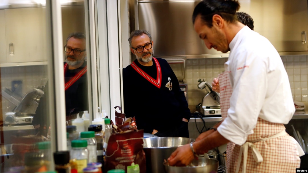 Massimo Bottura Talks to his staff at Refettorio Ambrosiano in Milan Milan, Italy on December 18, 2017. (REUTERS/Alessandro Garofalo)
