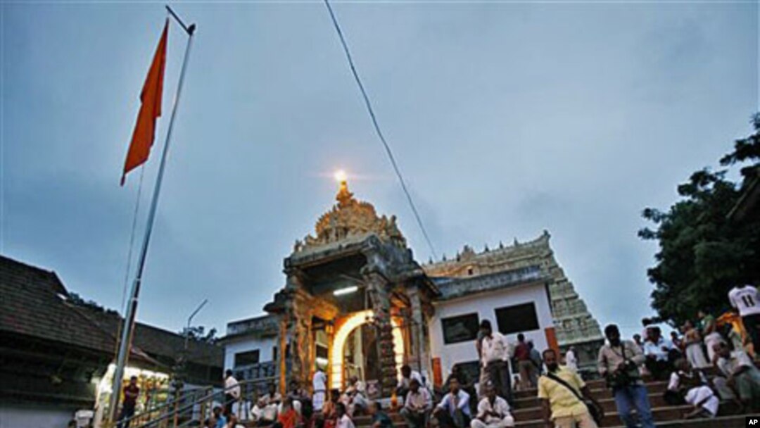 Devotees rest on the steps outside the 16th-century Sree Padmanabhaswamy Temple in Trivandrum, India, July 5, 2011