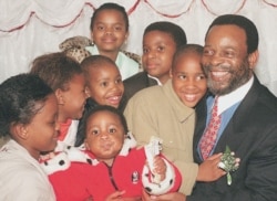 FILE - The Zulu King Goodwill Zwelithini celebrates his 51st birthday with his grandchildren at the Lindizulu palace in Nongoma (Kwazulu-Natal province) some 300 km from Durban, July 24, 1999.
