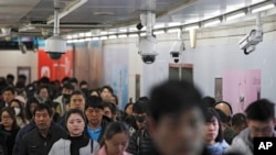 北京两座地铁站之间的通道中安装的监控镜头（2019年2月26日）