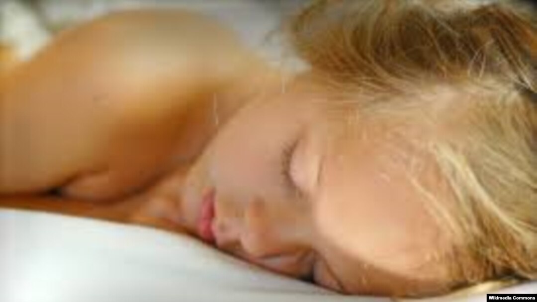 A new study suggests putting preschoolers to bed before 8 p.m. can reduce the risk of obesity later on.