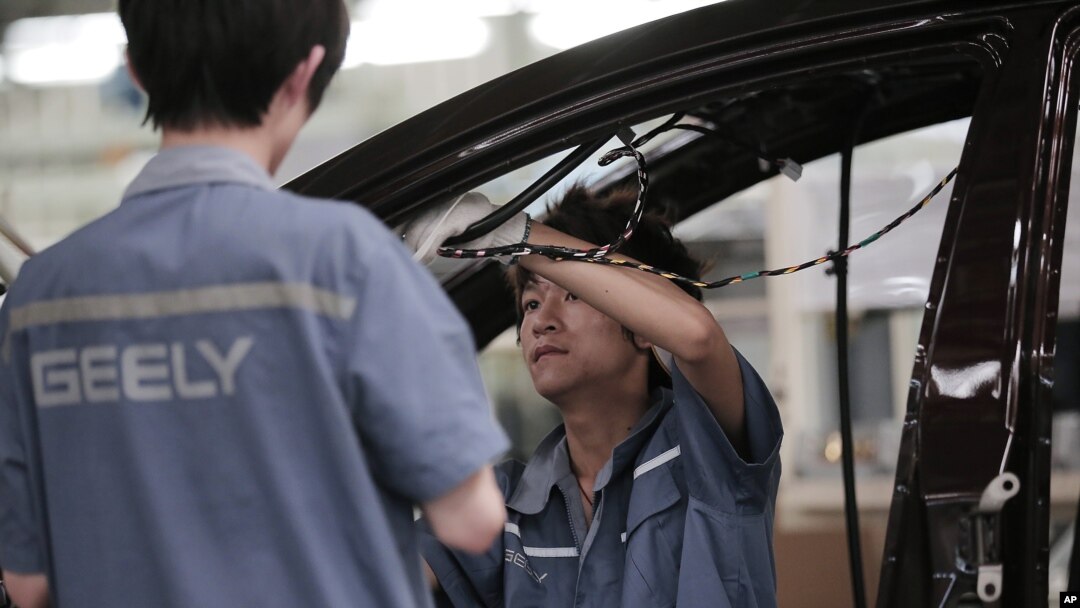 La actividad fabril en China muestra el primer dato positivo en cuatro meses.