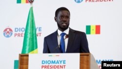 Presidente eleito do Senegal, Bassirou Diomaye Faye, durante uma conferência de imprensa em Dakar.