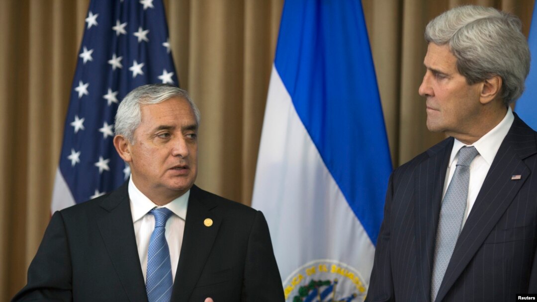 Guatemala’s President Otto Perez Molina, left, and U.S. Secretary of State John Kerry discuss immigration while in Panama City, July 1, 2014.