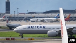 美國聯合航空公司的波音777飛機2018年7月25日在北京機場等候起飛。
