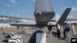 在巴黎航空展展出的中國翼龍二型無人機。（2017年6月18日）