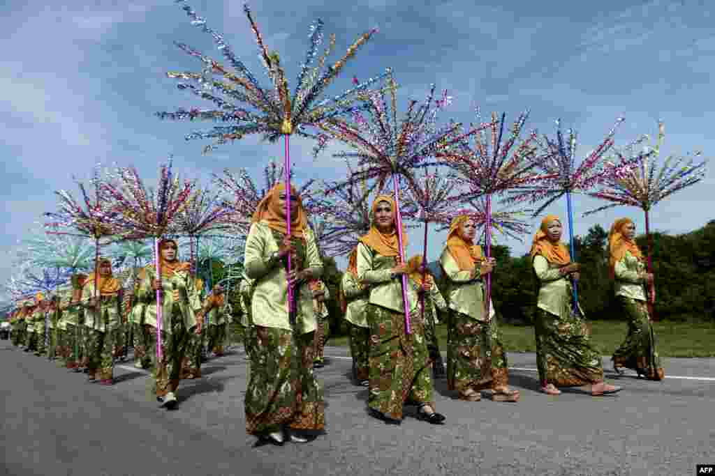 Participants take part in a parade to celebrate Muslim and Buddhist culture in Yi-ngo district of Narathiwat province, Thailand.