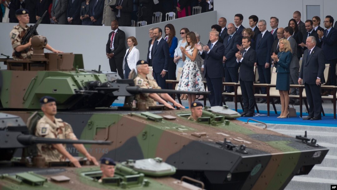 La secretaria de prensa de la Casa Blanca, Sarah Huckabee Sanders, confirmó la petición el martes por la noche. Dijo que el presidente quiere que el Pentágono "analice una celebración" que permita a los estadounidenses mostrar su aprecio por los militares. 