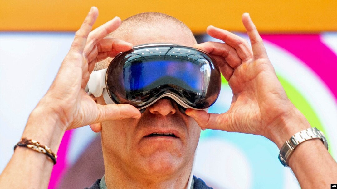 Scott Joachim tries out an Apple Vision Pro headset during the first day of sales at a Palo Alto, Calif., Apple store on Friday, Feb. 2, 2024. (AP Photo/Noah Berger)