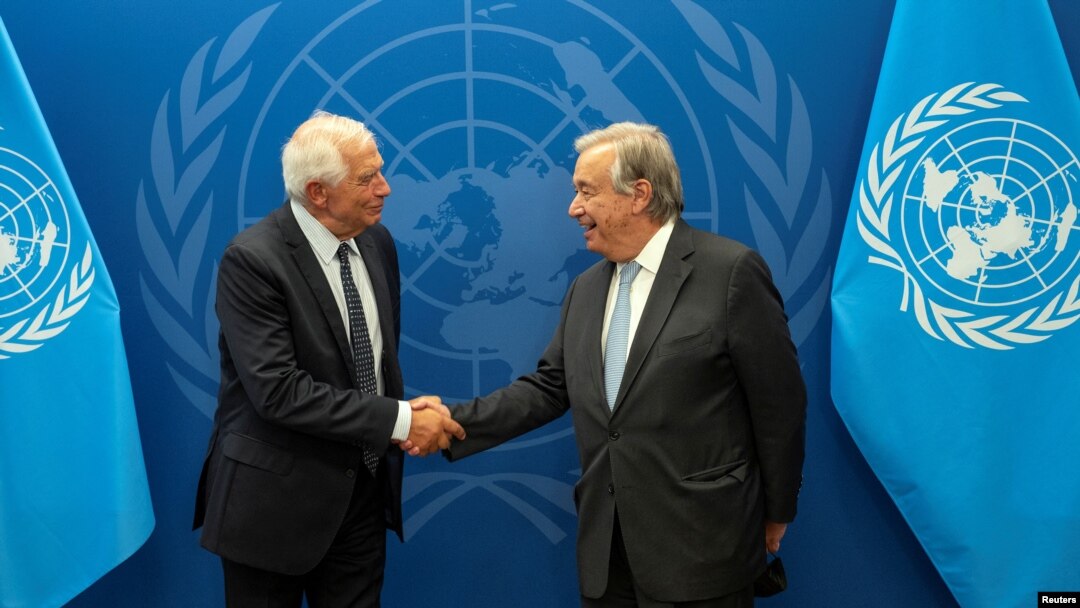歐洲聯盟外交政策主管博雷利(Josep Borrell，左）2022年9月18日在紐約會見聯合國秘書長古特雷斯。 （路透社）