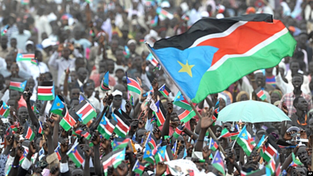 Dubban mutanen Sudan ta Kudu suna kada tutoci ranar bukin 'yancin kai.