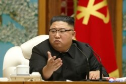 김정은 북한 국무위원장은 15일 당 중앙위원회 제7기 제20차 정치국 확대회의를 주재했다고 북한 관영 ‘조선중앙통신’이 16일 보도했다.