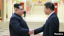 北韓領導人金正恩在平壤會見到訪的中共中央對外聯絡部部長宋濤。 （2018年4月15日）