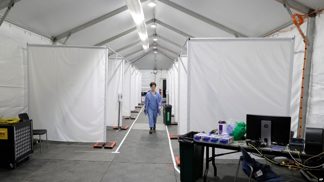 Hospitales de campaña como el de la foto en Seattle, Washington, atienden a los pacientes de coronavirus el 2 de abril de 2020.