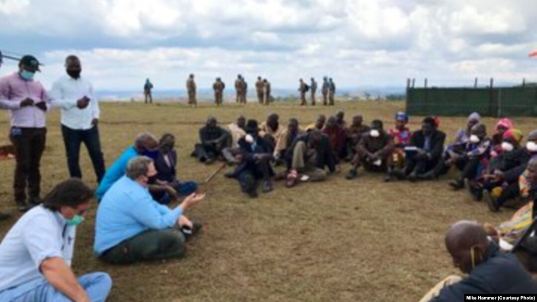 Ntoma ya Amerika na Kinshasa, Mike Hammer, na balakisi bilongi na ya kabila na Minembwe, Mikende mpe Bijombo, Sud-Kivu, 30 septembre 2020. (Twitter/Mike Hammer)