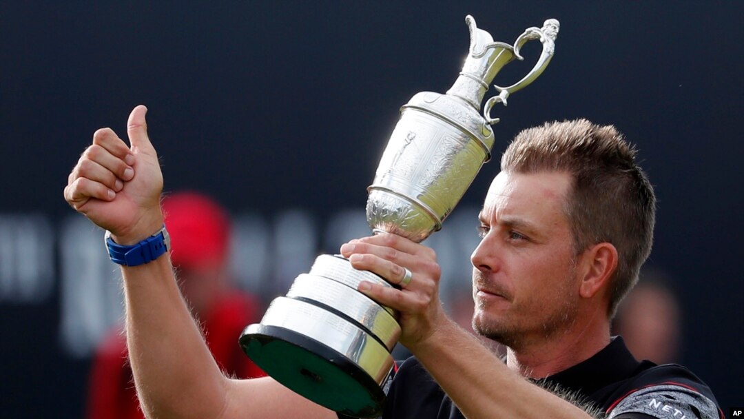 Henrik Stenson of Sweden holds up the trophy to the crowd after winning the British Open Golf Championships at the Royal Troon Golf Club in Troon, Scotland, July 17, 2016.