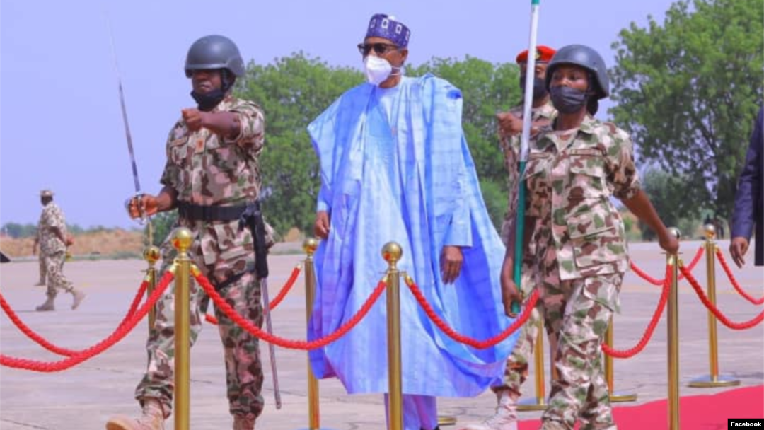 Shugaba Muhammadu Buhari yayin ziyararsa a Borno (Facebook/Bashir Ahmad).