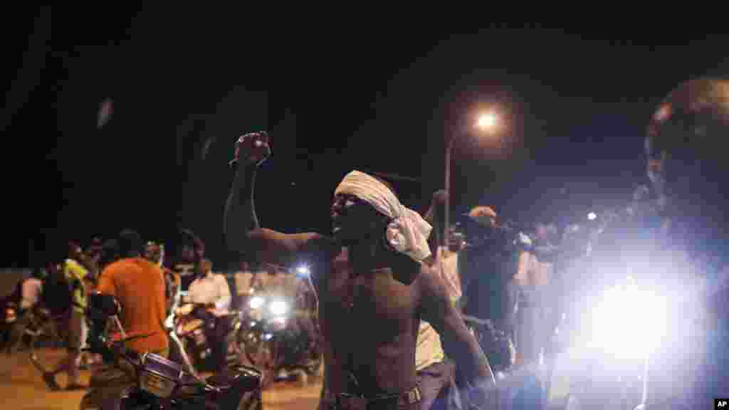 Cincirindon jamaa jim kadan da aka bayyana juyin mulki a Wagadugu babban birnin Bukina Faso a ranar 16 ga watan Satunbar shekarar 2015