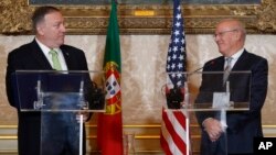 美国国务卿蓬佩奥与葡萄牙外交部长席尔瓦在里斯本举行联合记者会。（2019年12月5日）