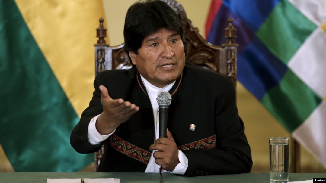 El presidente Evo Morales atribuyó la baja de su caudal electoral respecto a comicios anteriores a una "guerra sucia" opositora y aseguró que es prematuro pensar en su sucesor.